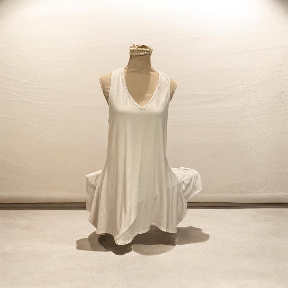Sleeveless V-Neck Swing Tank Top - White